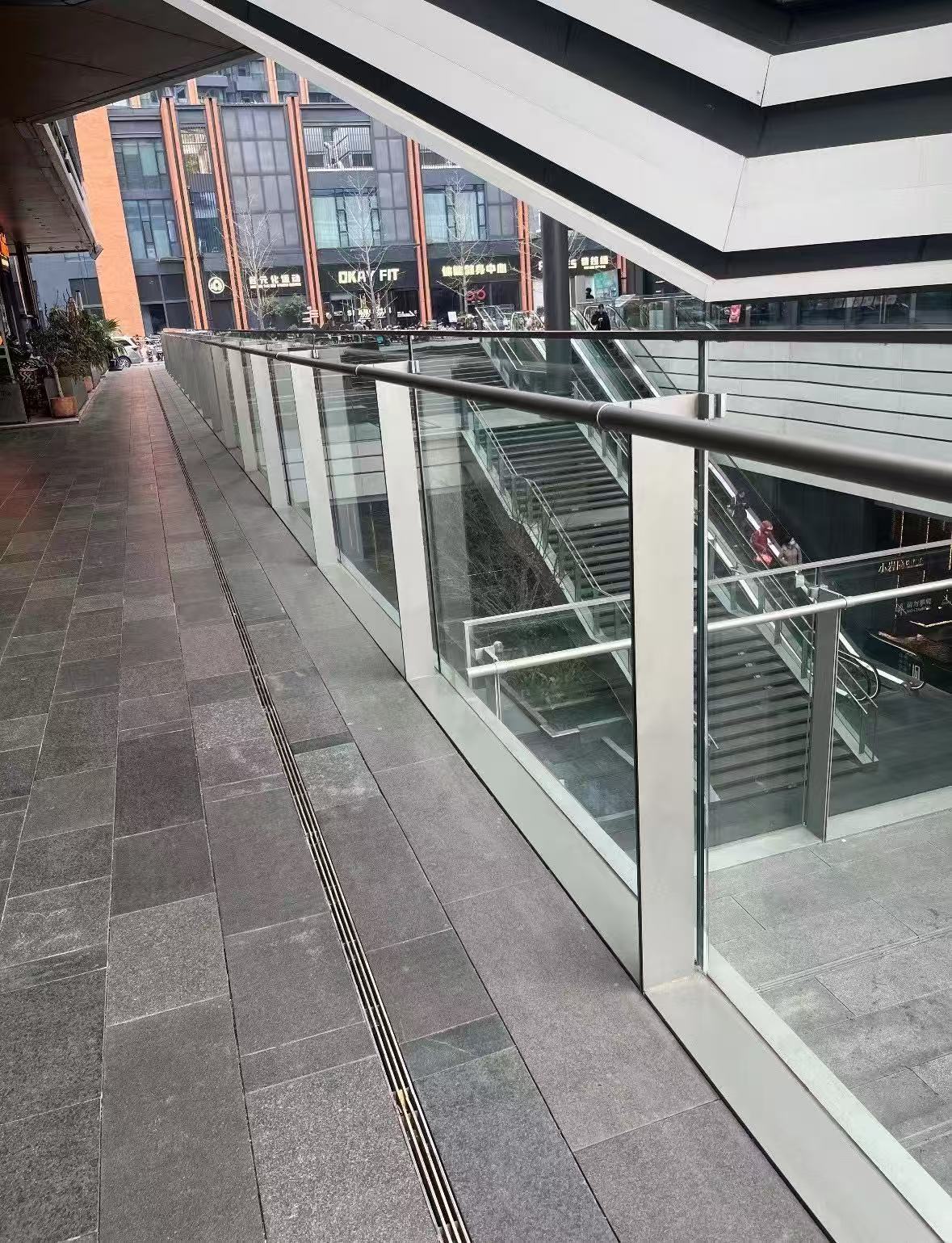 河间市玻璃楼梯扶手不锈钢防盗窗 - 方案